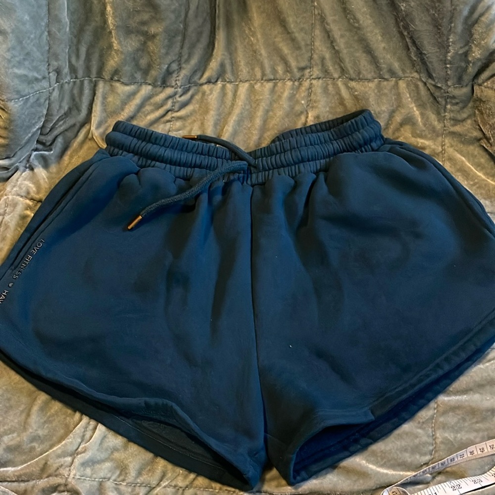 LOVE FITNESS- fleece lounge shorts M